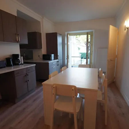 En Centre-ville Avec Terrasse Et Parking, Acces Direct A La - Fr-1-474-4 *