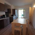 En Centre-ville Avec Terrasse Et Parking, Acces Direct A La - Fr-1-474-4 *